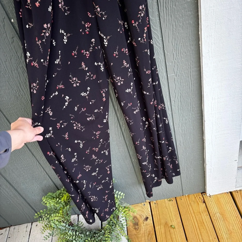 Kaileigh Floral V-Neck Jumpsuit - Size Medium - Picture 11 of 11